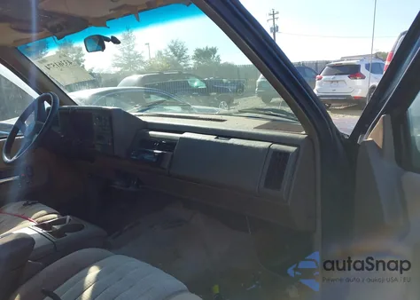 1994 Chevrolet Suburban K1500 из США, поврежденный, VIN 1GNFK16K9RJ445175